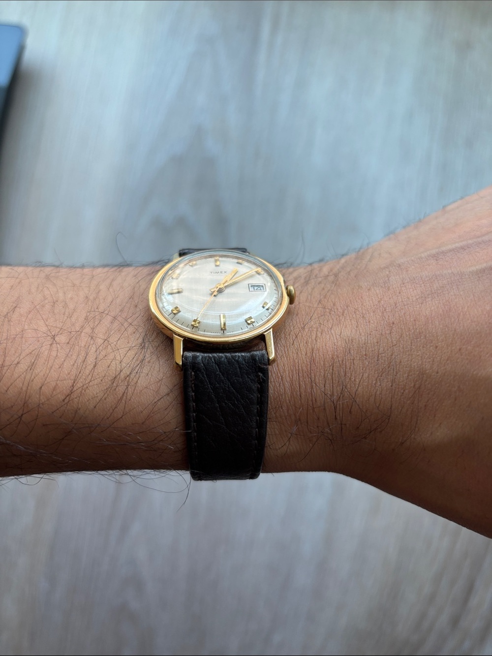 Vintage 1979 Timex Gold Tone Case with Brown Leather Strap - Picture 6 of 6